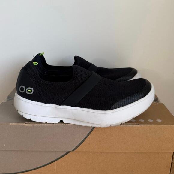 OOFOS OOmg eeZee Black/White Mesh Slip On Recovery Sneakers Women - SZ 8.5 - Picture 4 of 10